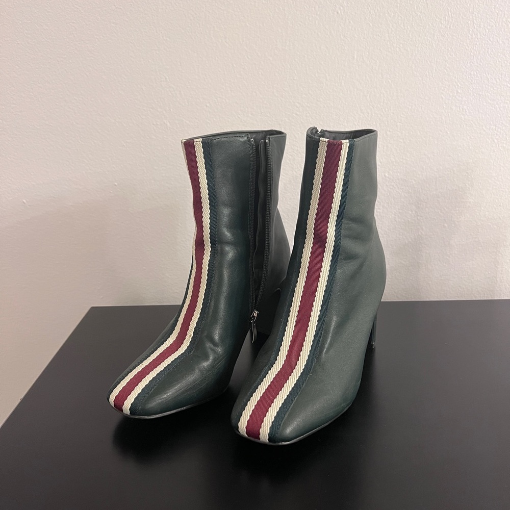 Dark green bootie